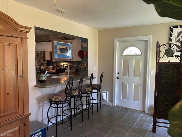Breakfast bar!  door to outside screened lanai.