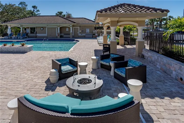 Pool Seating