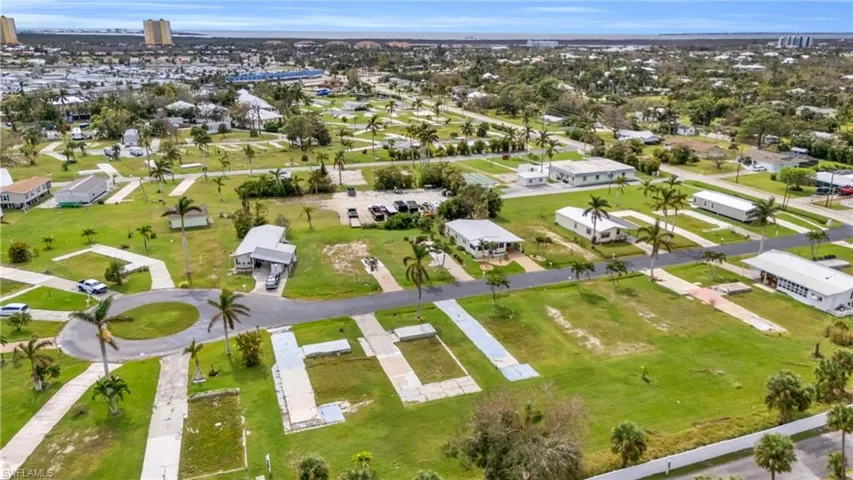 144  Raintree  LN, Fort Myers, FL 33908