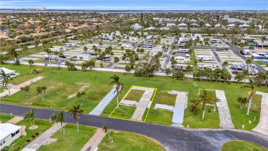 144  Raintree  LN, Fort Myers, FL 33908