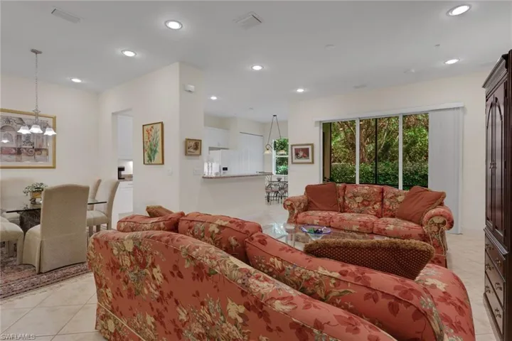 6502 Monterey Pt 102, Naples, Florida 34105