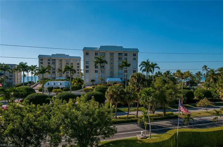 1300 Gulf Shore Blvd N 406, Naples, Florida 34102