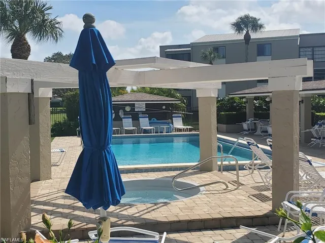 Fantastic Luxury Pool with Whirlpool Jacuzzi