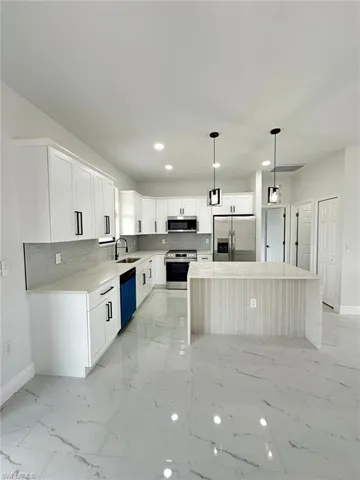 2528 NE 5th  PL, Cape Coral, FL 33909