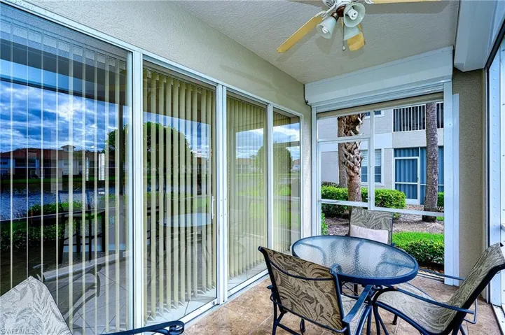 Sunroom / solarium with ceiling fan