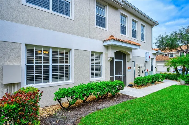 View of front of house with a front lawn