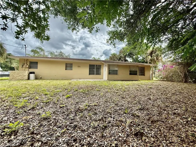 706 E 3rd St, Lehigh Acres, Florida 33936