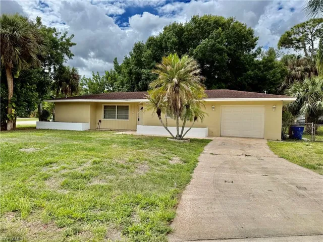 706 E 3rd St, Lehigh Acres, Florida 33936