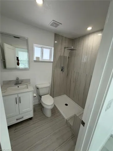 Vinyl Wood Flooring/All Baths