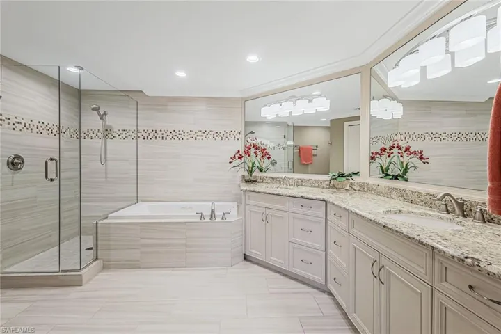 8471  Abbington  CIR, Naples, FL 34108