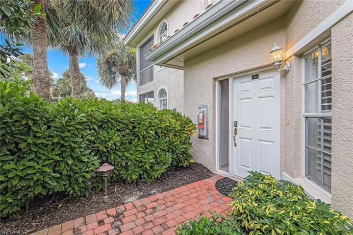 8471  Abbington  CIR, Naples, FL 34108