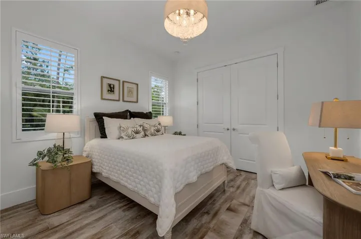 MAIN HOUSE - Bedroom 3