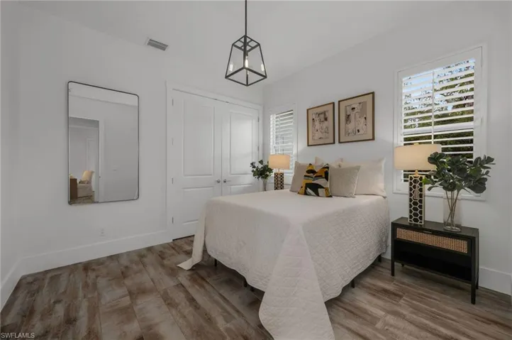 MAIN HOUSE - Bedroom 4