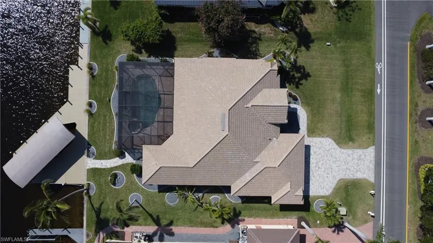 Birds eye view of property