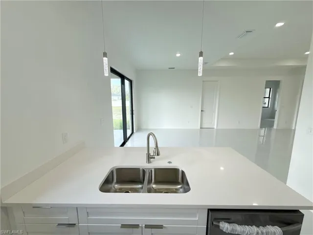 4332 Nw 32nd St, Cape Coral, Florida 33993