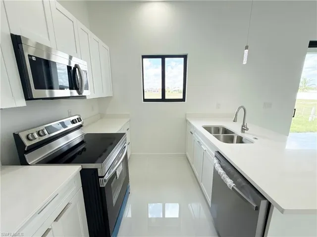 4332 Nw 32nd St, Cape Coral, Florida 33993