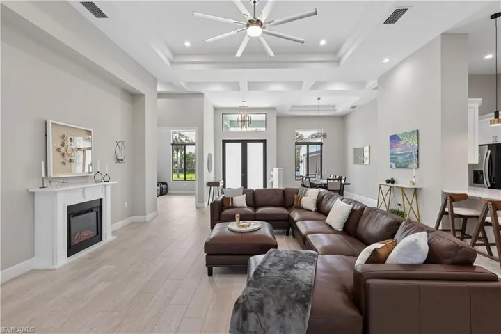 360 13th St Sw, Naples, Florida 34117
