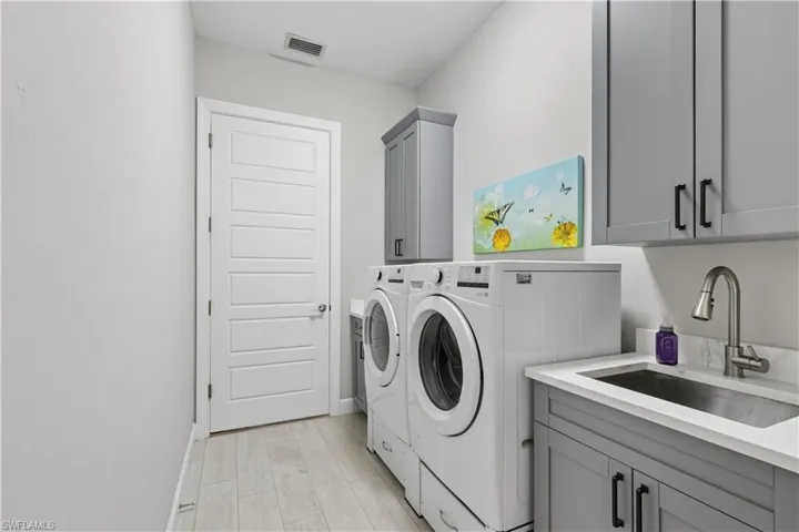 360 13th St Sw, Naples, Florida 34117