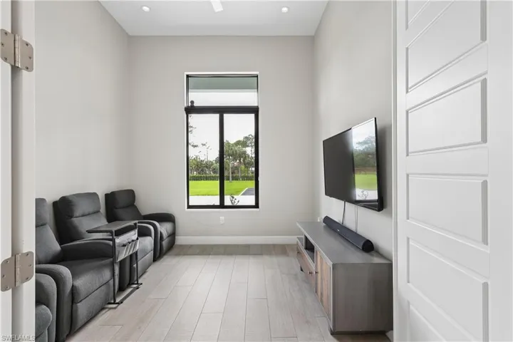 360 13th St Sw, Naples, Florida 34117