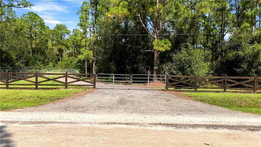 783 Pine Cone Ave, Clewiston, Florida 33440