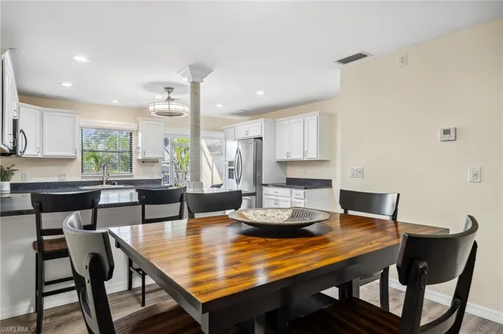 Dining Area is great for gatherings