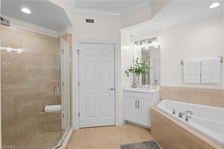 8775  Coastline  CT, Naples, FL 34120