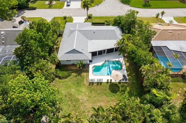 Birds eye view of property