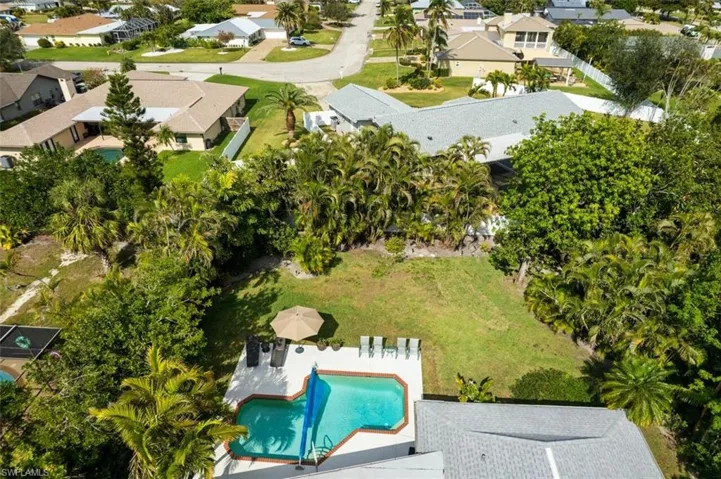 Birds eye view of property