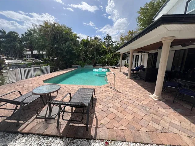 1030 Aqua Ln, Fort Myers, Florida 33919