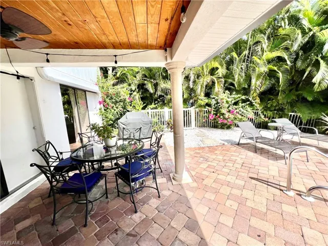 1030 Aqua Ln, Fort Myers, Florida 33919