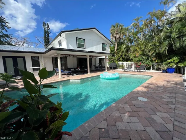 1030 Aqua Ln, Fort Myers, Florida 33919