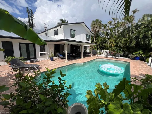 1030 Aqua Ln, Fort Myers, Florida 33919