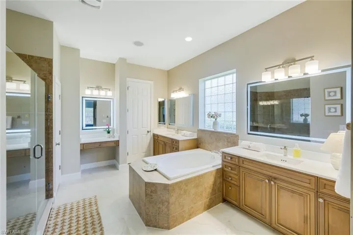 8810 Spinner Cove Ln, Naples, Florida 34120