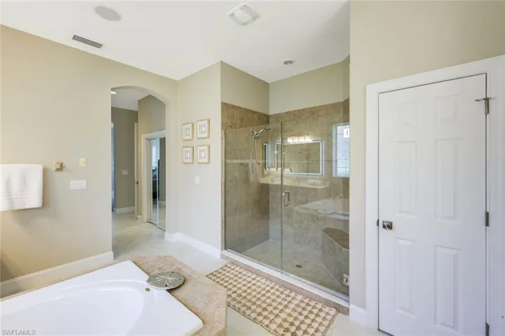 8810 Spinner Cove Ln, Naples, Florida 34120