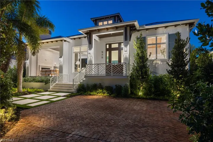 575  13th S AVE, Naples, FL 34102