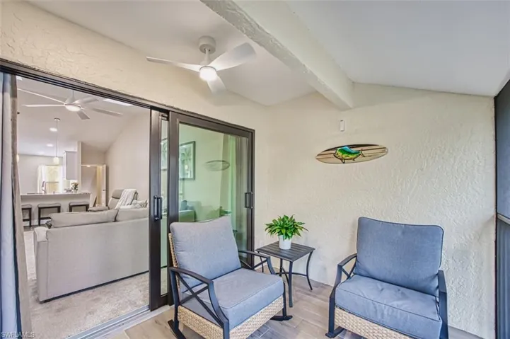 Sunroom with ceiling fan