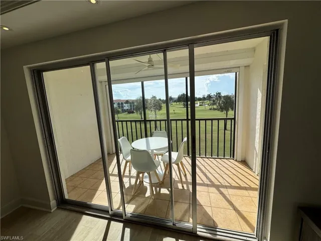 37 High Point Cir E 305, Naples, Florida 34103