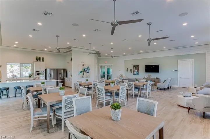 Dining space featuring a ceiling fan, recessed lighting, light wood-style floors, and crown molding