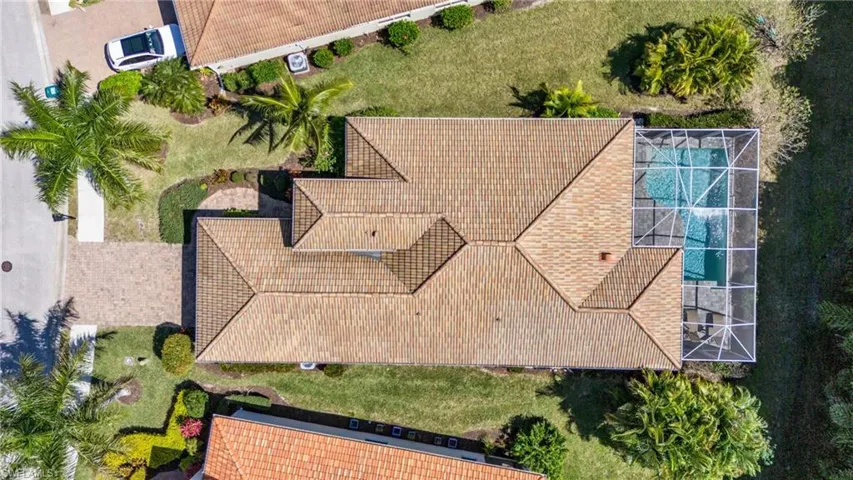 Birds eye view of property