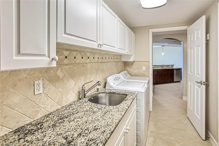 Granite_countertop_in_laundry