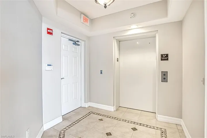 Private_elevator_foyer