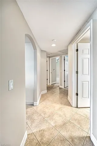 Guest_quarters_hall
