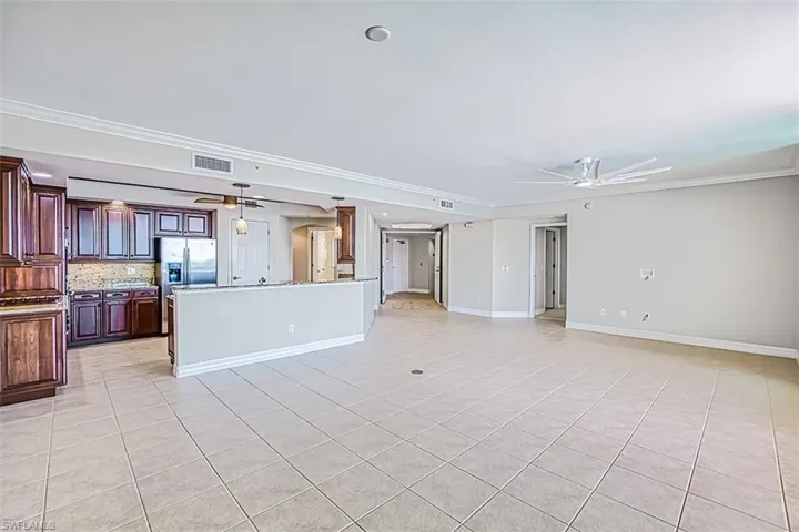 Spacious_Great_RM_and_central_KIT