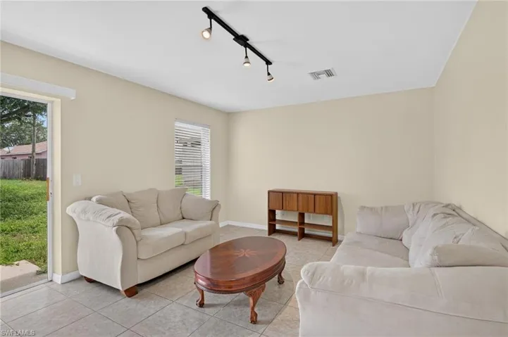 523 25th Ln, Cape Coral, Florida 33904