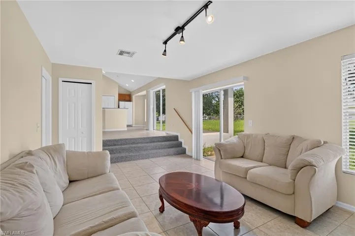 523 25th Ln, Cape Coral, Florida 33904