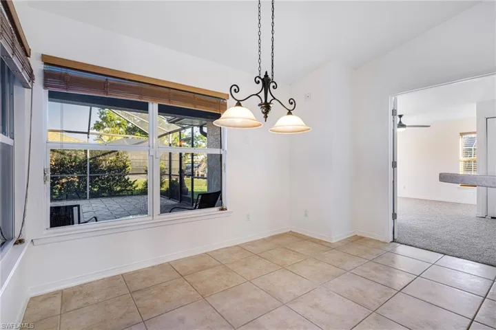 Breakfast/Dining Area