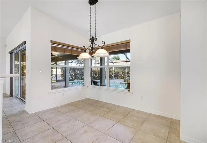 Breakfast/Dining Area