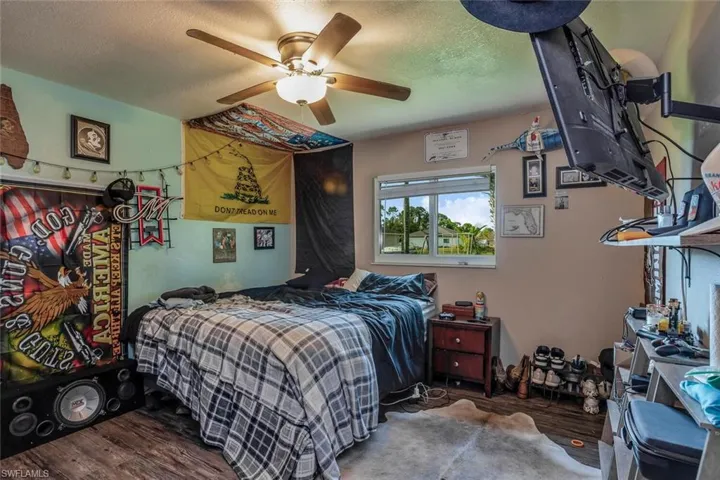 Guest bedroom #1