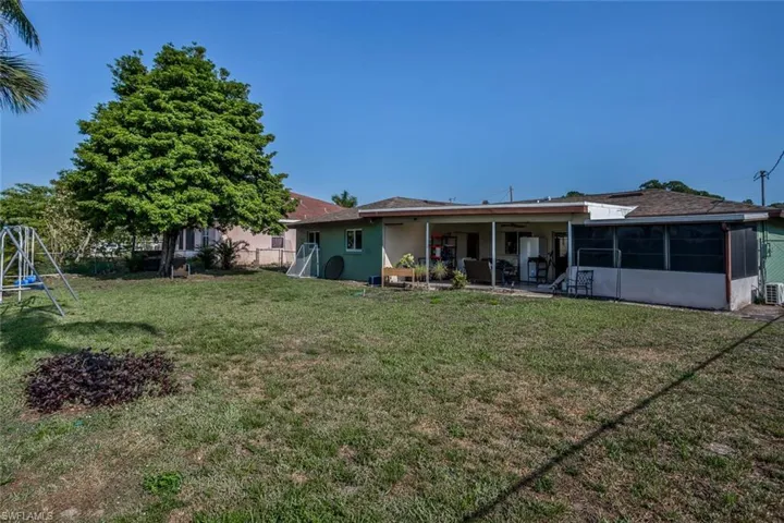 Plenty of yard space!