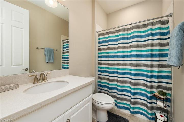 Guest bedroom ensuite bathroom